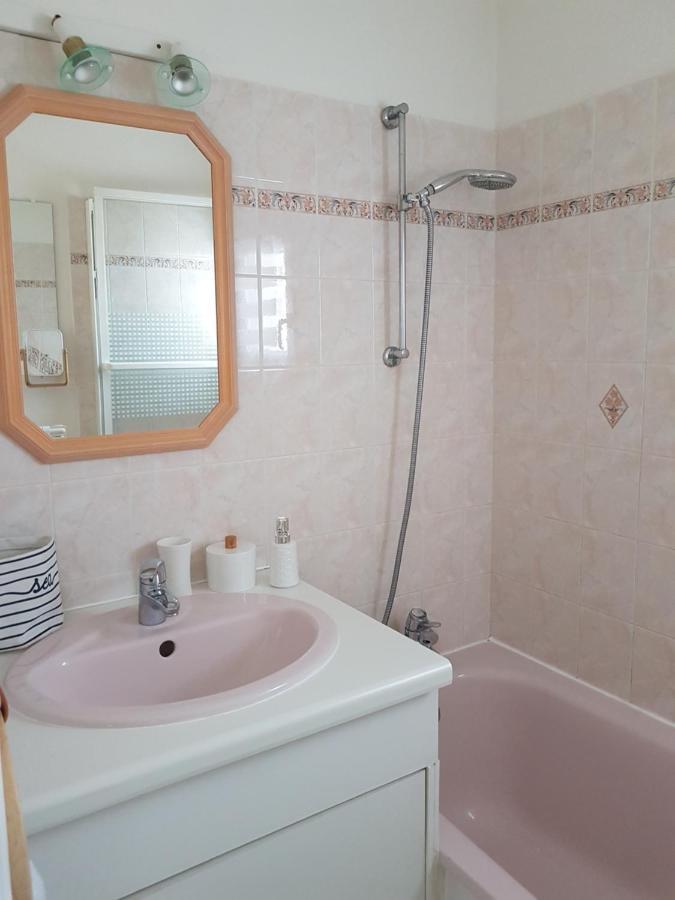 Appartement T2 Vue Mer Les Pieds Dans L'Eau Avec Parking Prive Сен-Жан-де-Мон Екстер'єр фото