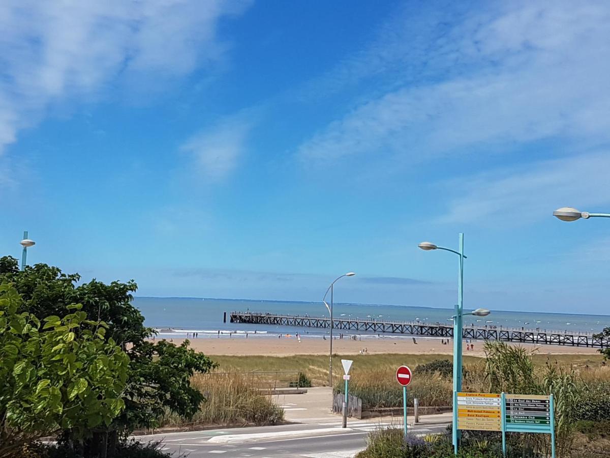 Appartement T2 Vue Mer Les Pieds Dans L'Eau Avec Parking Prive Сен-Жан-де-Мон Екстер'єр фото